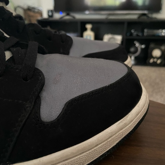 Jordan 1 Mid Satin smoke Grey. Released in December of 2019! - Picture 8 of 12